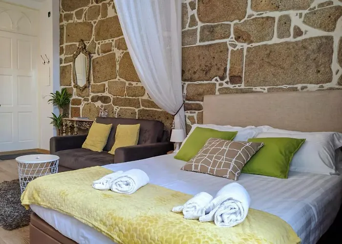 Porto-Stone Wall Apartment